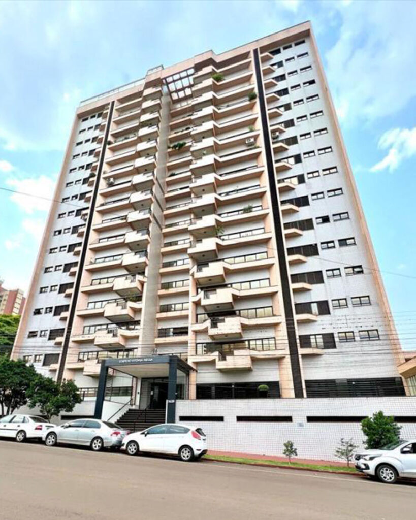 Fachada do Edifício Vitória Régia na Rua Mato Grosso em Campo Mourão, Paraná.
