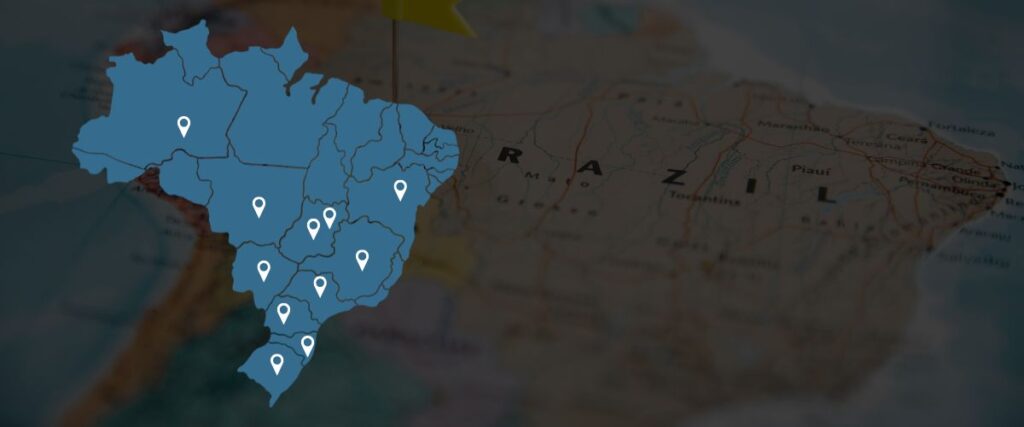 Mapa do Brasil com marcações nas cidades onde o escritório Raphael Davila Arquitetura já assinou projetos.