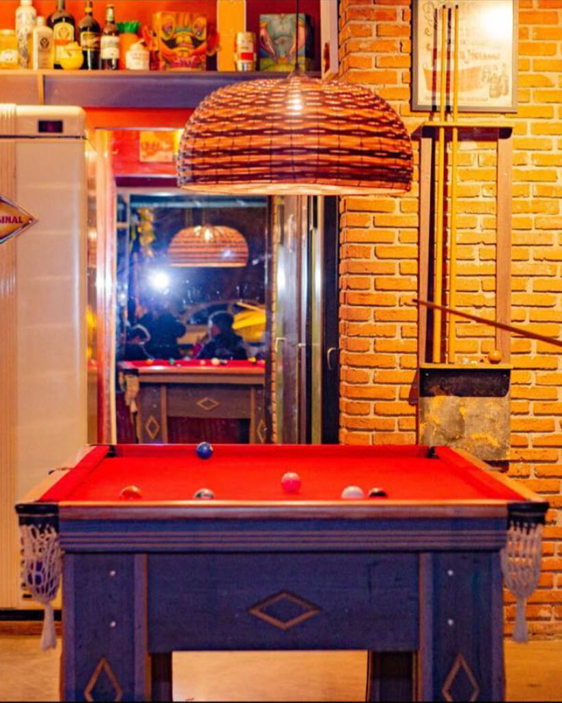 Foto do Kubitschek Bar em Maringá, Paraná, reformado por Raphael Davila em 2014, primeiro projeto gastronômico em Maringá.